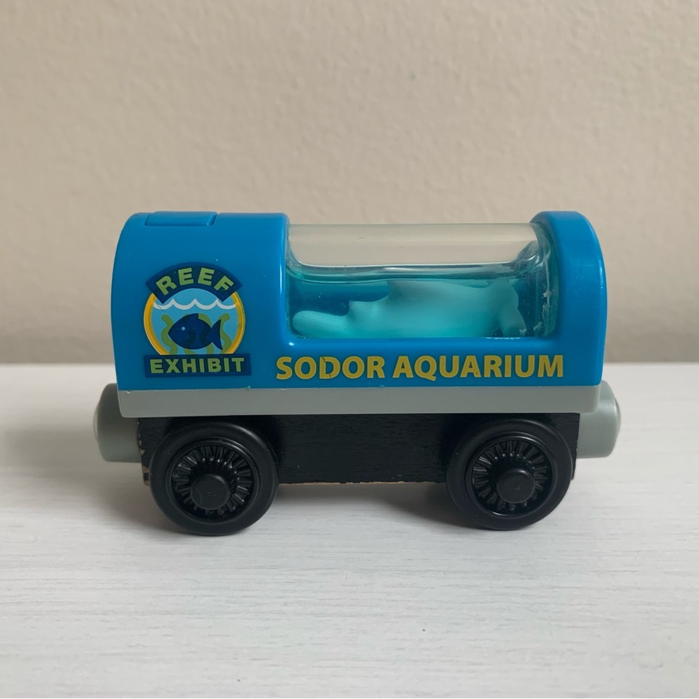 Thomas & Friends Wooden Railway LIGHT UP SHARK CAR Sodor Aquarium